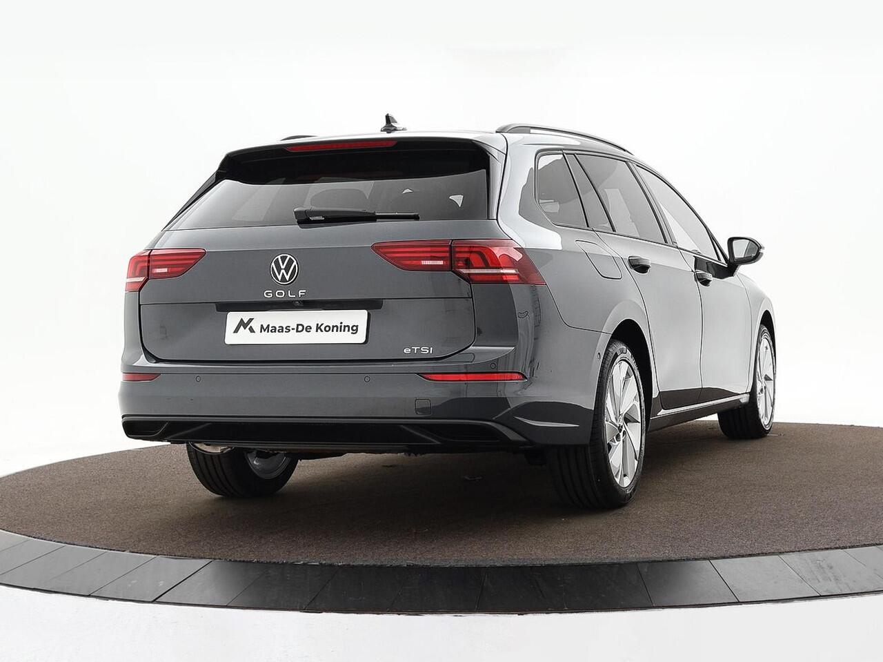 Volkswagen GOLF variant Life Edition 1.5 eTSI 116 pk 7 versn. DSG · Achteruitrijcamera · draadloze telefoonlader · Trekhaak inklapbaar, met elektrische ontgrendeling ·