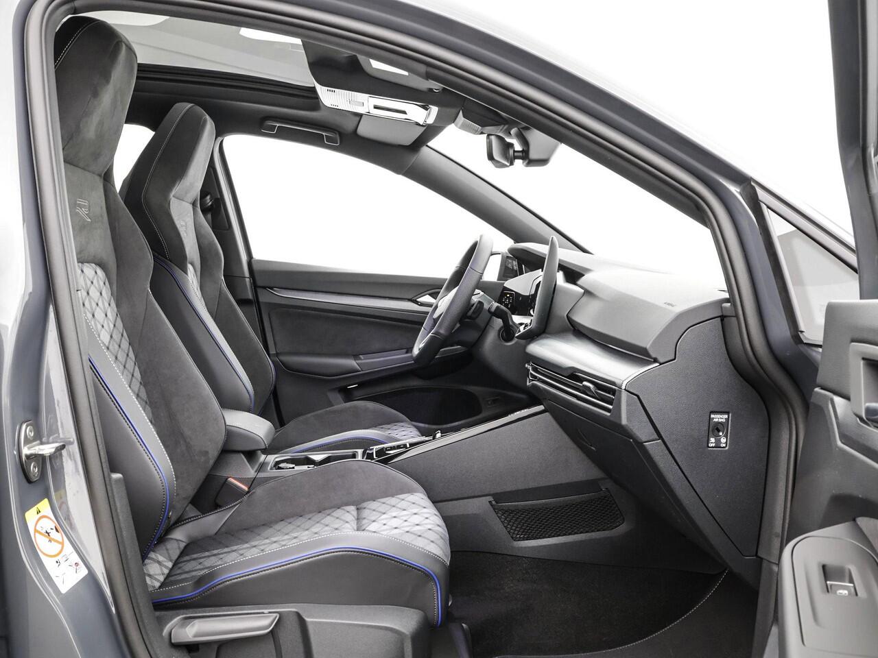 Volkswagen GOLF variant R-Line Edition 1.5 eTSI 150 pk 7 versn. DSG · Assistance Pakket Plus · Panoramaschuif-kanteldak · Trekhaak inklapbaar, met elektrische ontgrendeling ·