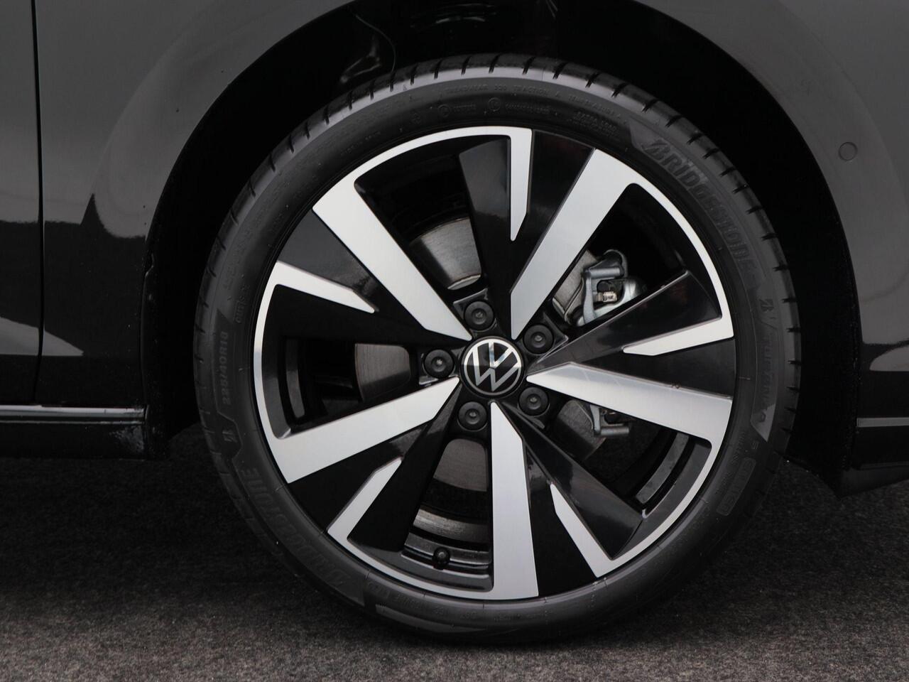 Volkswagen GOLF Life Edition 1.5 eHybrid 204 PK | Trekhaak | Navi | Camera | Stoelverwarming | 18" Lichtmetalen Velgen |