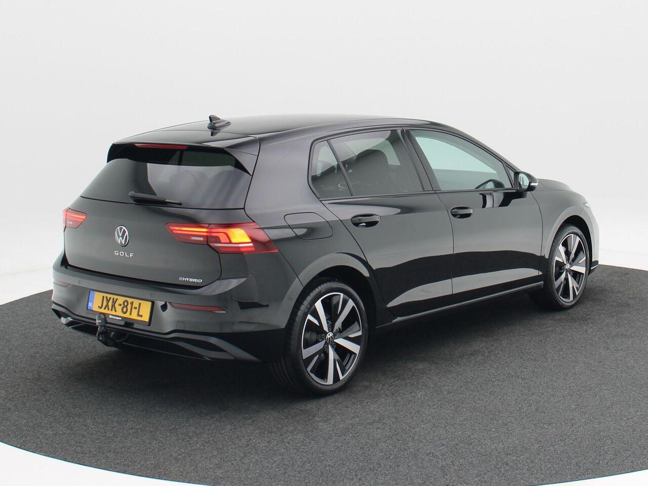 Volkswagen GOLF Life Edition 1.5 eHybrid 204 PK | Trekhaak | Navi | Camera | Stoelverwarming | 18" Lichtmetalen Velgen |