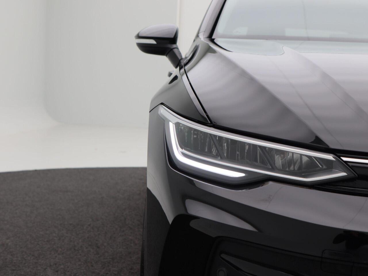 Volkswagen GOLF Life Edition 1.5 eHybrid 204 PK | Trekhaak | Navi | Camera | Stoelverwarming | 18" Lichtmetalen Velgen |