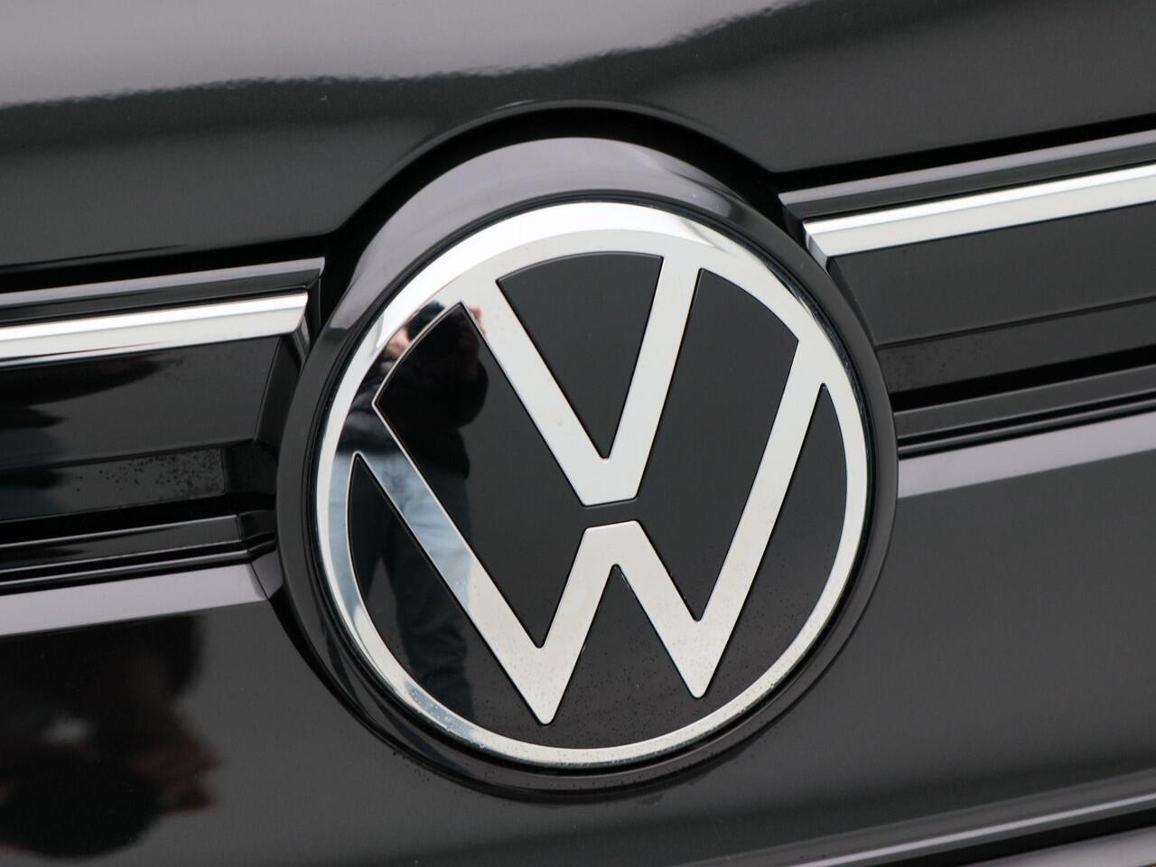 Volkswagen GOLF Life Edition 1.5 eHybrid 204 PK | Trekhaak | Navi | Camera | Stoelverwarming | 18" Lichtmetalen Velgen |