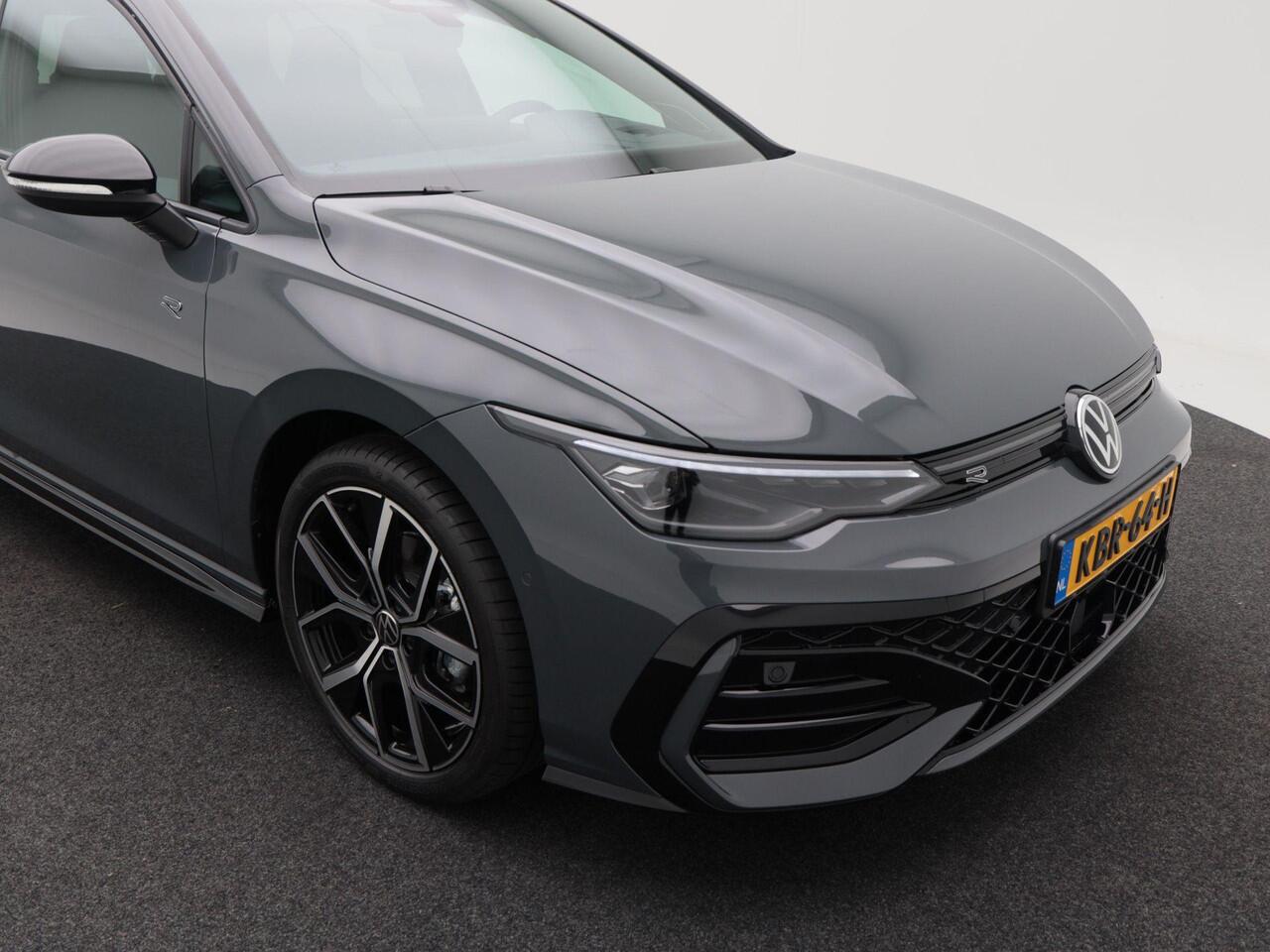 Volkswagen GOLF R-Line Edition 1.5 eTSI 150 PK Automaat | Trekhaak | Panorama dak | Harman/Kardon | Black Style | Head-up display |