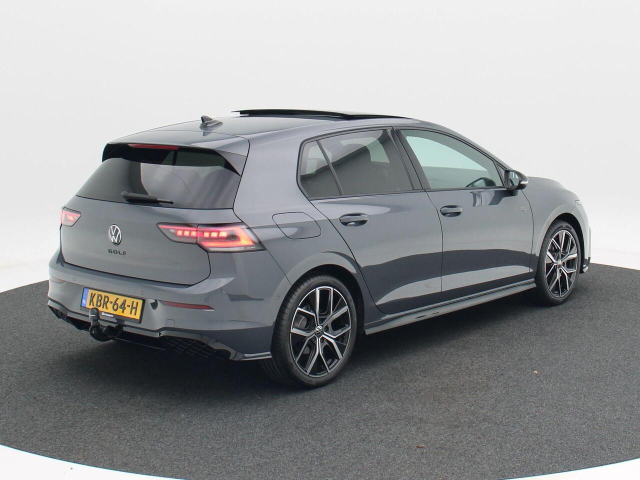 Volkswagen GOLF R-Line Edition 1.5 eTSI 150 PK Automaat | Trekhaak | Panorama dak | Harman/Kardon | Black Style | Head-up display |