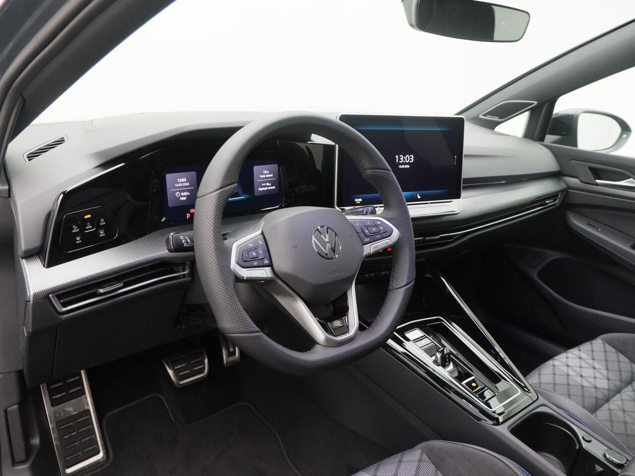 Volkswagen GOLF R-Line Edition 1.5 eTSI 150 PK Automaat | Trekhaak | Panorama dak | Harman/Kardon | Black Style | Head-up display |