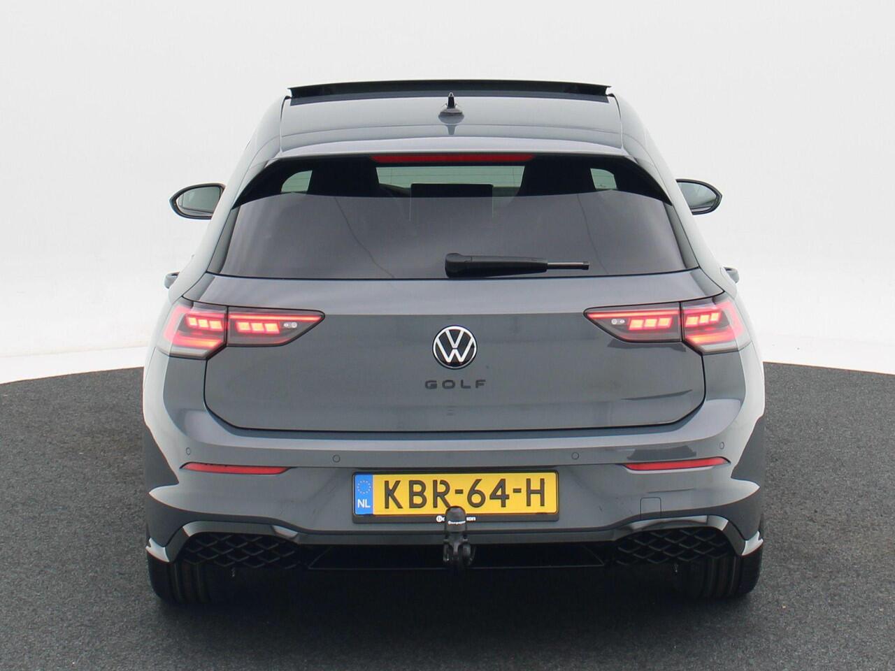 Volkswagen GOLF R-Line Edition 1.5 eTSI 150 PK Automaat | Trekhaak | Panorama dak | Harman/Kardon | Black Style | Head-up display |