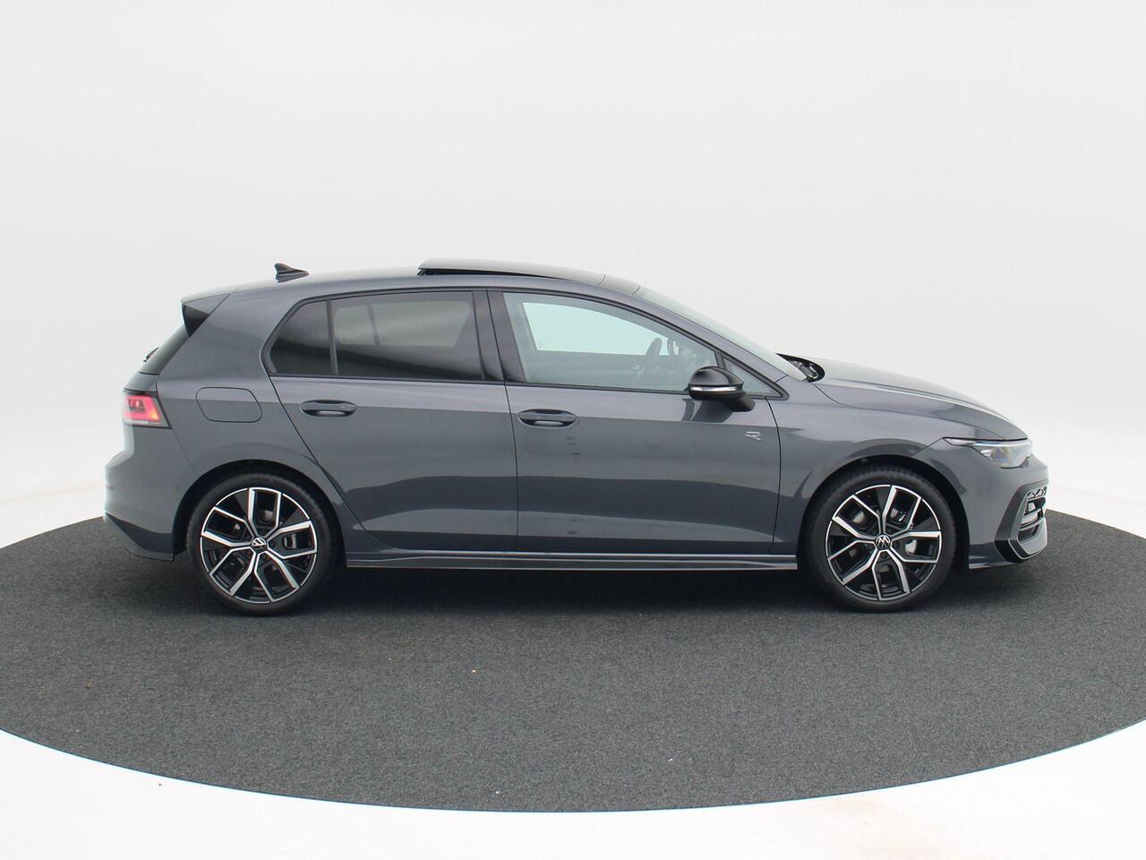 Volkswagen GOLF R-Line Edition 1.5 eTSI 150 PK Automaat | Trekhaak | Panorama dak | Harman/Kardon | Black Style | Head-up display |