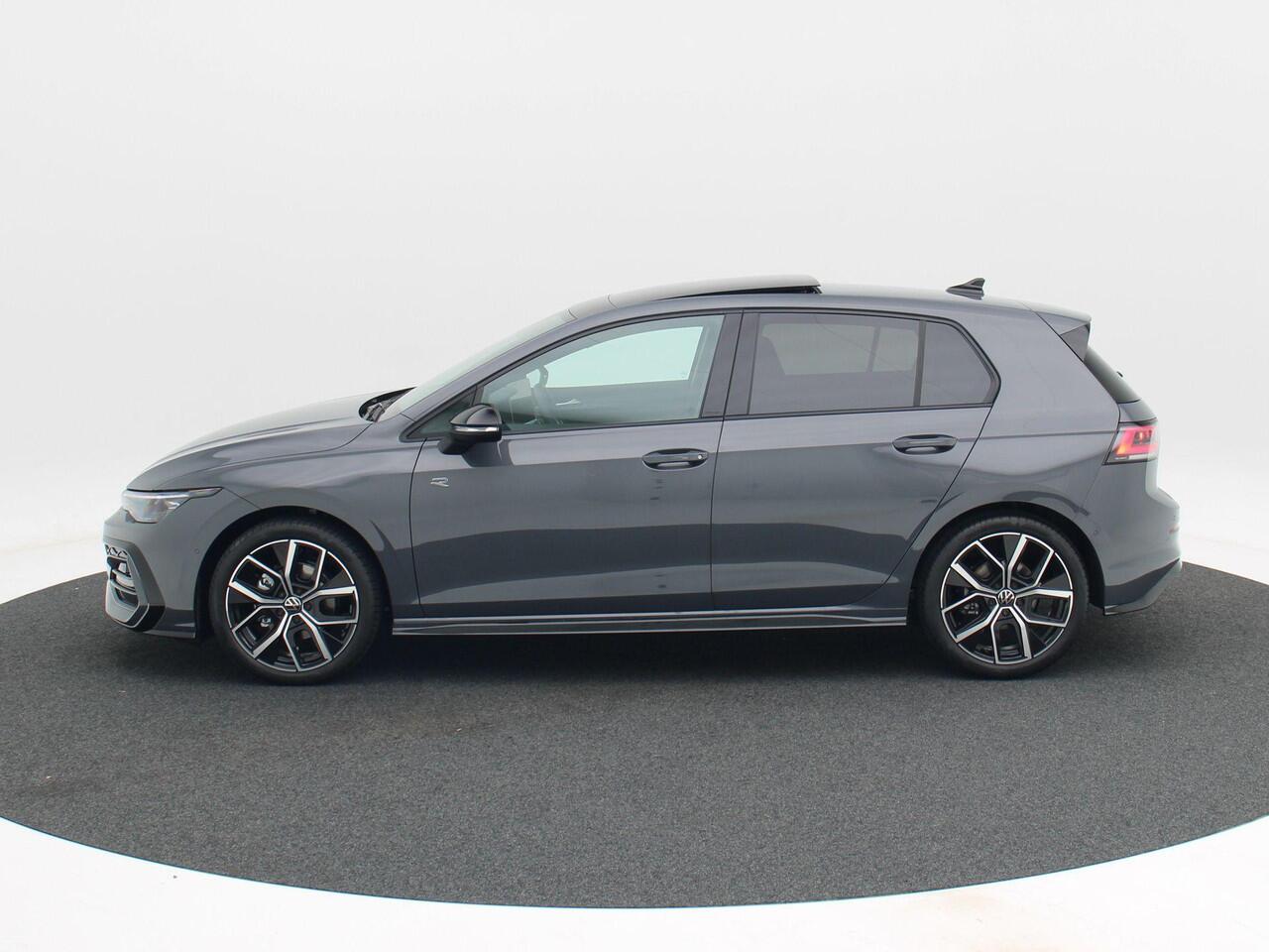Volkswagen GOLF R-Line Edition 1.5 eTSI 150 PK Automaat | Trekhaak | Panorama dak | Harman/Kardon | Black Style | Head-up display |