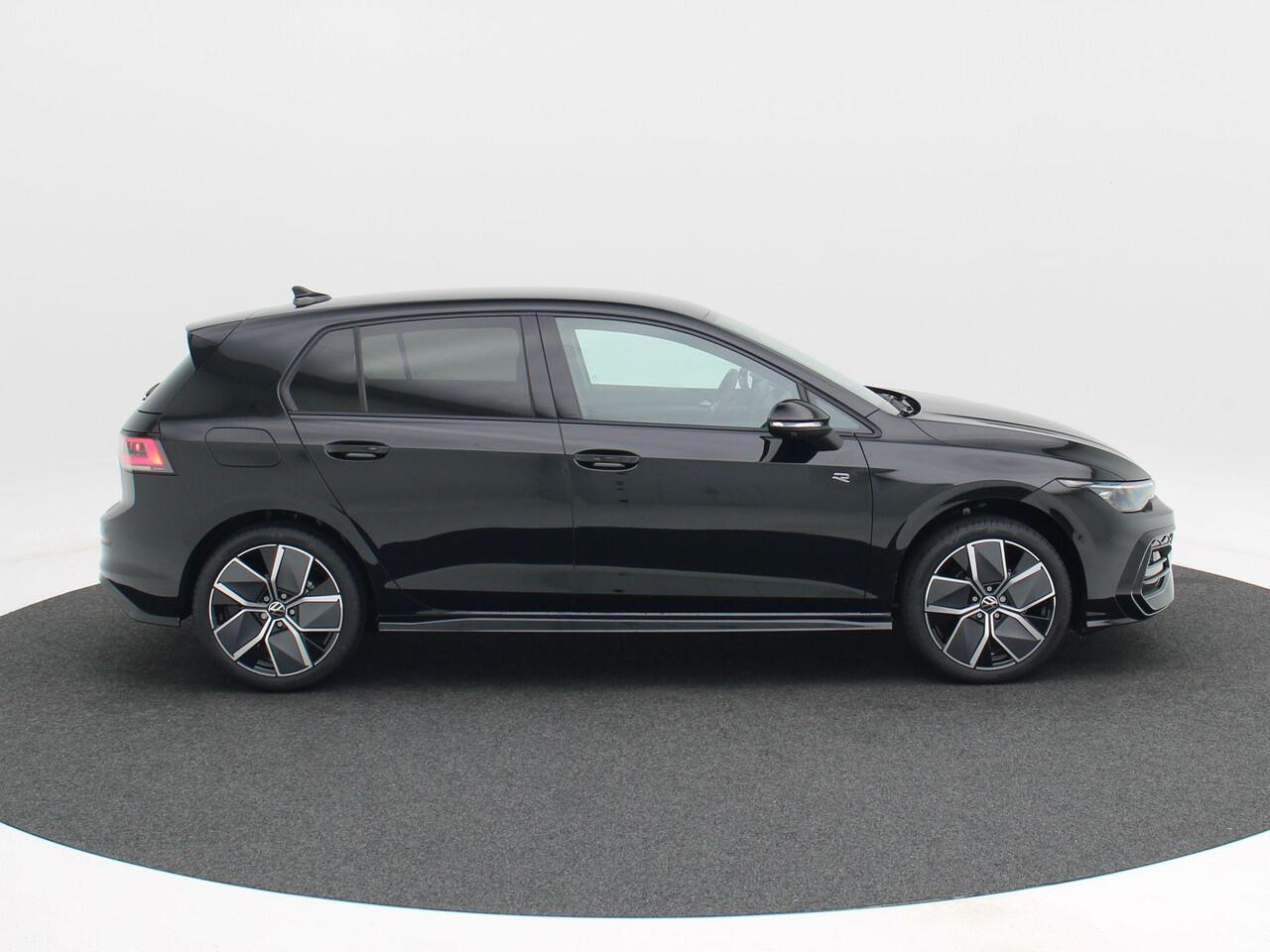 Volkswagen GOLF R-Line Edition 1.5 eTSI 116 PK | Trekhaak | 360 Camera | LED Matrix | Navi | Stoel- & Stuurverwarming |