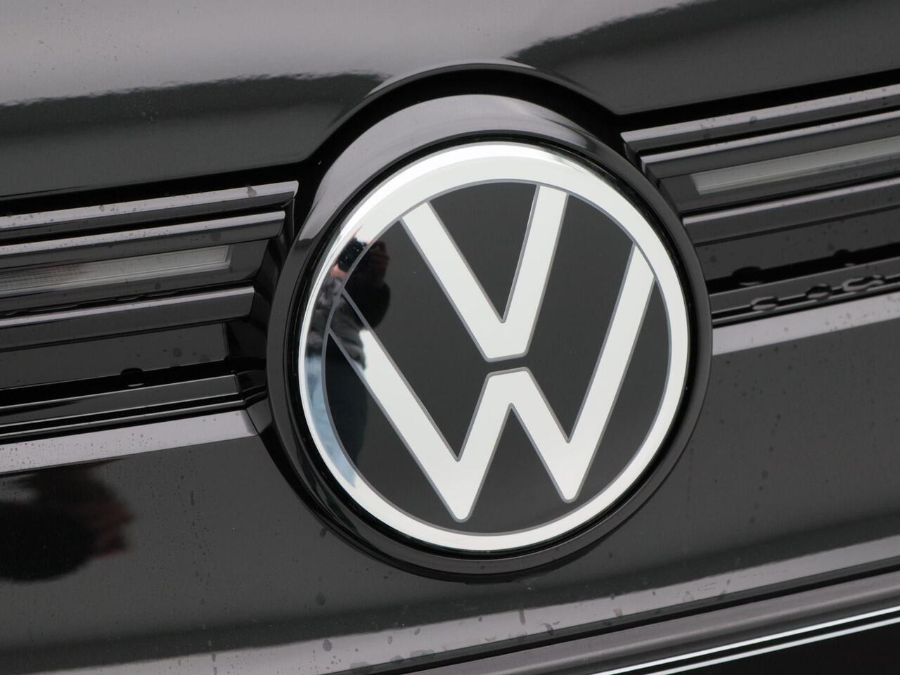 Volkswagen GOLF R-Line Edition 1.5 eTSI 116 PK | Trekhaak | 360 Camera | LED Matrix | Navi | Stoel- & Stuurverwarming |