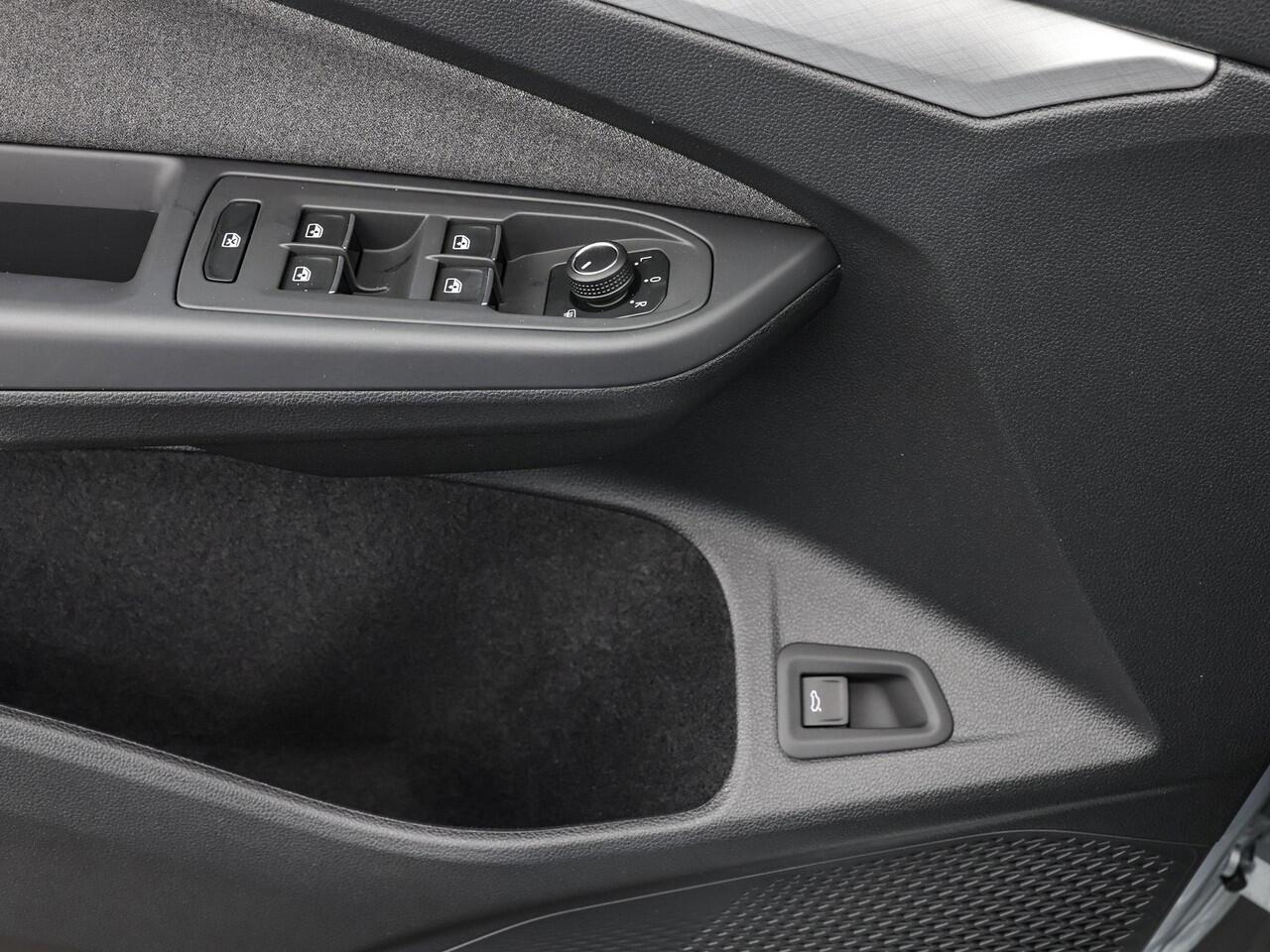Volkswagen GOLF variant Life Edition 1.5 eTSI 116 pk 7 versn. DSG · Achteruitrijcamera · draadloze telefoonlader ·