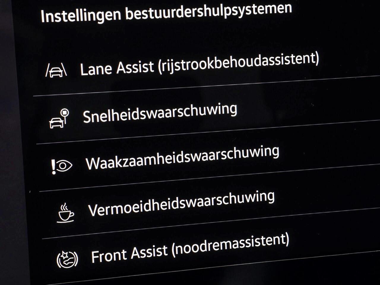 Volkswagen GOLF variant Life Edition 1.5 eTSI 116 pk 7 versn. DSG · Achteruitrijcamera · draadloze telefoonlader ·