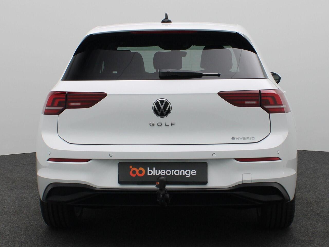 Volkswagen GOLF 1.5 eHybrid Life Edition 204PK DSG Trekhaak, Memorystoel, Ergo Active Stoelen, 17" LM Velgen, Keyless, Side Assist, Stoel-Stuurverwarming, Navi via Apple Carplay/Android Auto