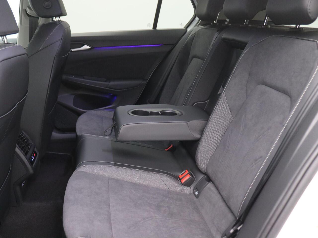 Volkswagen GOLF 1.5 eHybrid Life Edition 204PK DSG Trekhaak, Memorystoel, Ergo Active Stoelen, 17" LM Velgen, Keyless, Side Assist, Stoel-Stuurverwarming, Navi via Apple Carplay/Android Auto