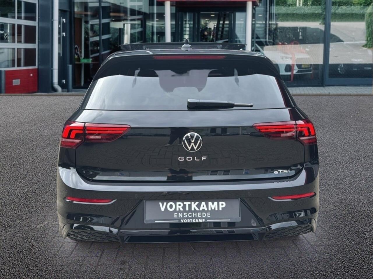 Volkswagen GOLF 1.5 eTSI R-LINE PANO-DAK/CAMERA/NAVI/CARPLAY/ACC/STOEL-STUURVERW