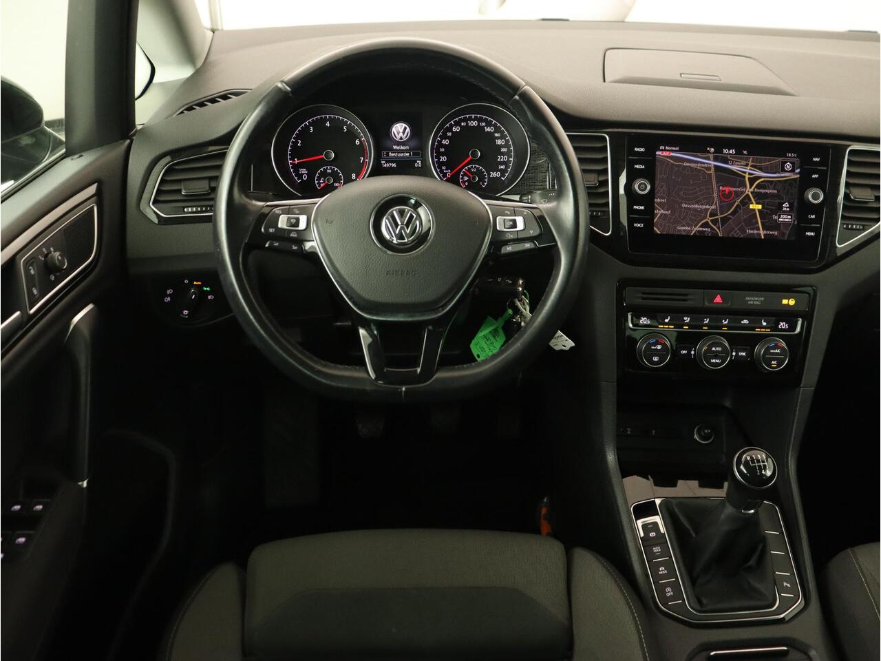 Volkswagen GOLF SPORTSVAN 1.5 TSI Highline Edition | Stoelverwarming | Trekhaak | Massage | Camera | Carplay | Full LED | Adaptive cruise | Navigatie | Climate control