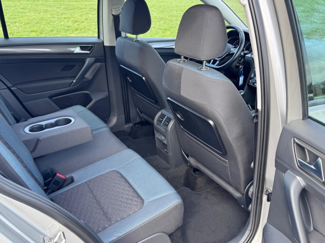 Volkswagen GOLF SPORTSVAN 1.0TSI HIGHLINE / CLIMA / CRUISE / TREKHAAK / 82DKM / RIJKLAAR