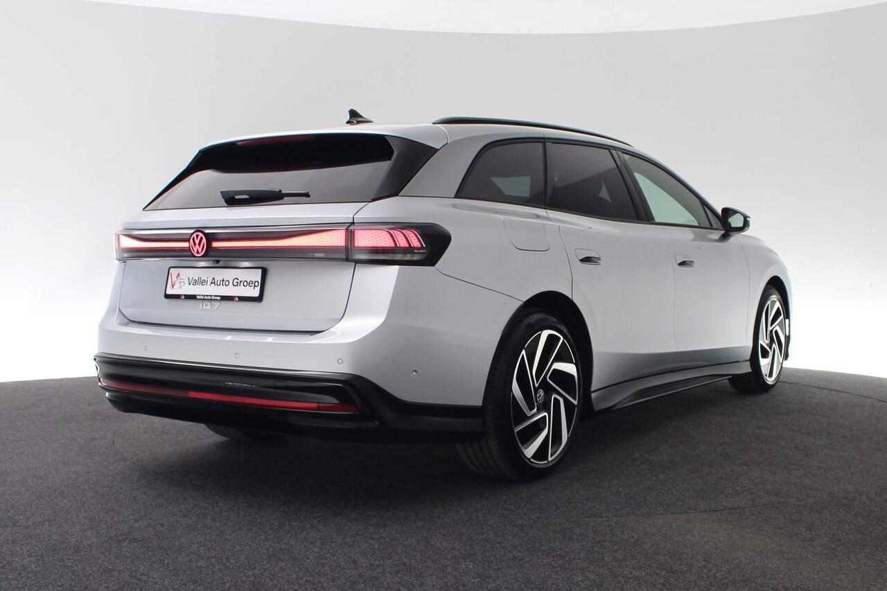 Volkswagen ID ID.7 Tourer First Edition 77 kWh 210 kW / 286 pk | Warmtepomp | IQ Light | DCC | Harman Kardon sound | Navi