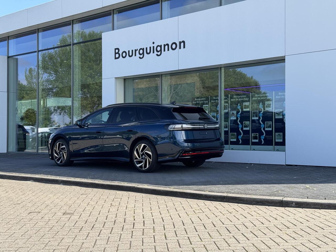 Volkswagen ID ID.7 Tourer Pro Limited Edition 77 kWh 286 pk | Massage Stoelen | Head-Up Display | Trekhaak | 360 Camera | Elektrische Stoelen | Elektrische Achterklep |