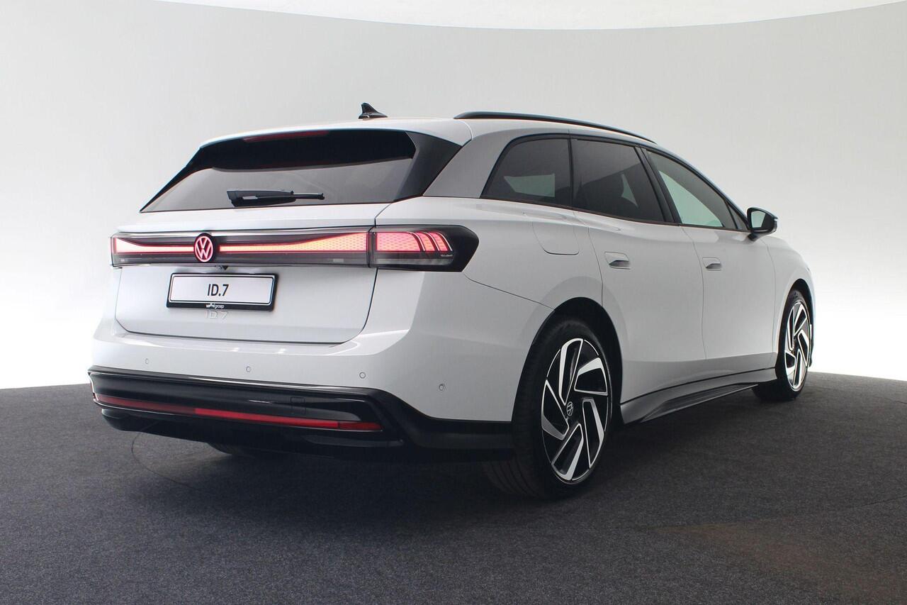 Volkswagen ID ID.7 Tourer Pro Business 77 kWh 286 PK | IQ Light | 360 Camera | HUD | Keyless | Side Assist | 20 inch