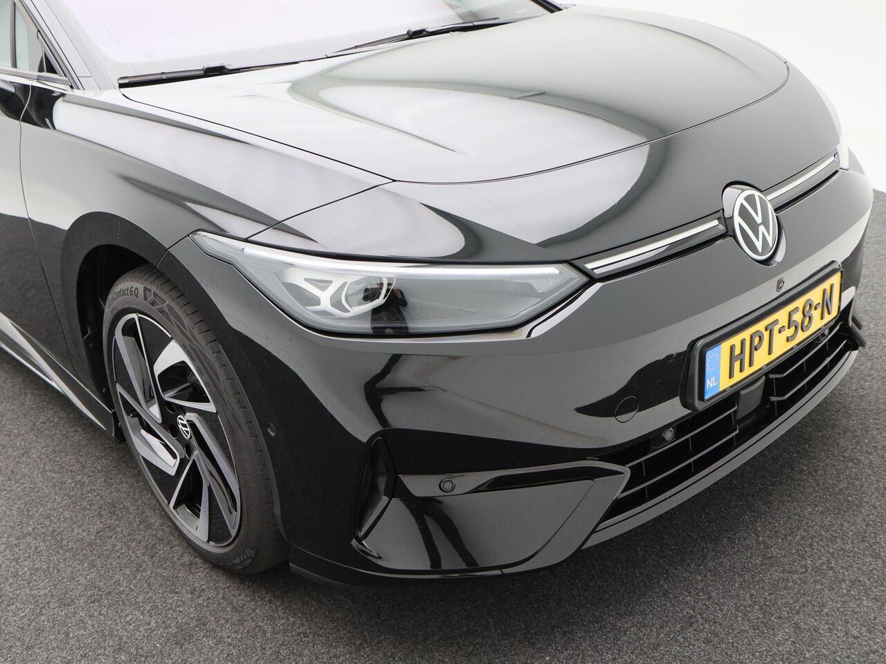 Volkswagen ID ID.7 Tourer Limited Edition 77 kWh 286 pk | Head-Up Display | Sfeerverlichting | Stoelverwarming | Trekhaak | Camera | 20" Velgen |