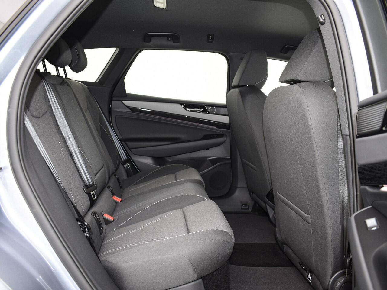 Volkswagen ID ID.7 Limited Edition 77 kWh accu 286 PK · Achteruitrijcamera · Draadloze telefoonverbinding · Trekhaak inklapbaar, met elektrische ontgrendeling ·