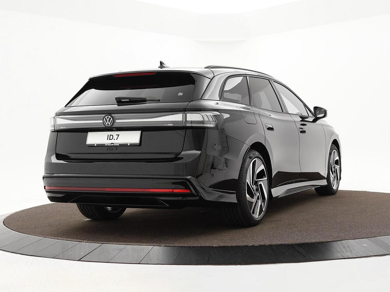 Volkswagen ID ID.7 Tourer Pro Limited Edition 77 kWh accu 286 PK PRIVATE LEASE VANAF ¤568P/M · Stuurwiel verwarmd · Draadloze telefoonlader · 360 Rondomzicht camera · Voorraad OUTLET · Prijs is inclusief inruilpremie ·
