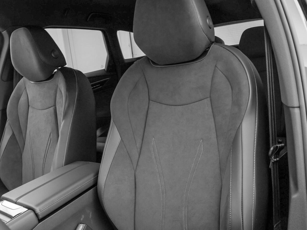 Volkswagen ID ID.7 Tourer Pro Limited Edition 77 kWh accu 286 PK PRIVATE LEASE VANAF ¤568P/M · Stuurwiel verwarmd · Draadloze telefoonlader · 360 Rondomzicht camera · Voorraad OUTLET · Prijs is inclusief inruilpremie ·