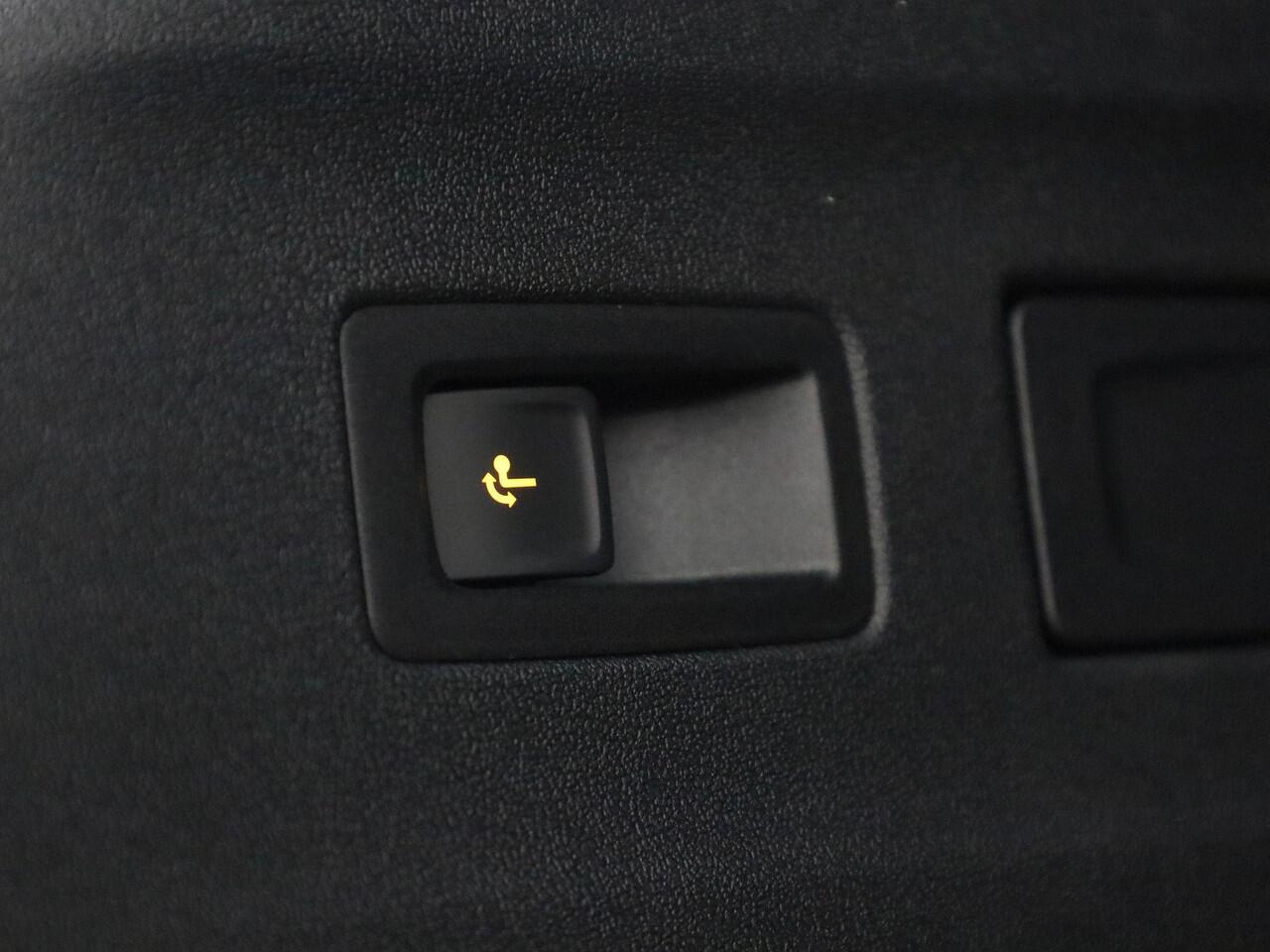 Volkswagen ID ID.7 Pro Limited Edition 77 kWh accu 286 PK · Draadloze telefoonlader · 360 camera · verwarmde voorstoelen · Trekhaak inklapbaar, met elektrische ontgrendeling ·