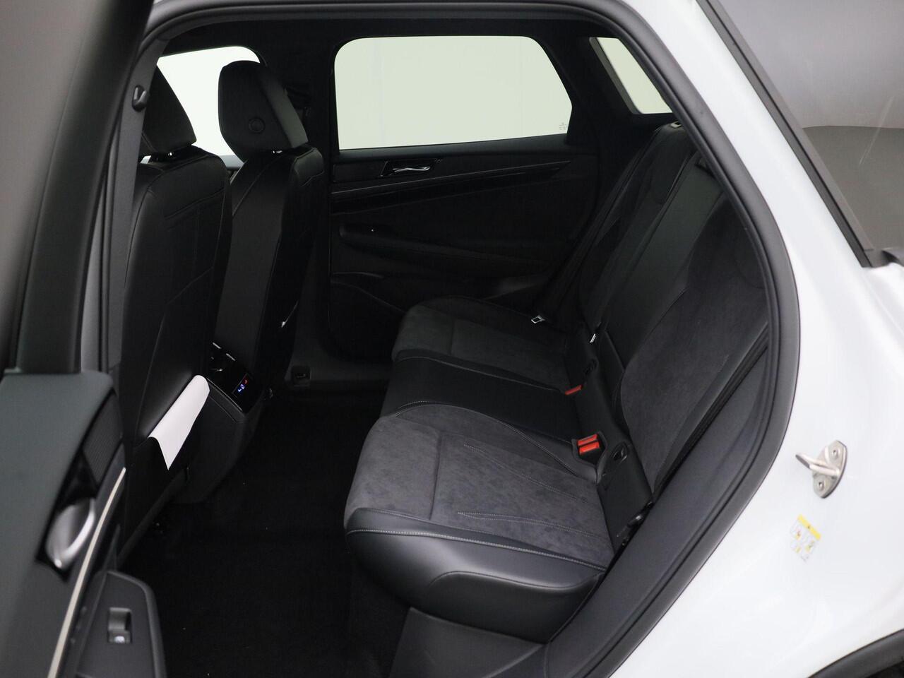 Volkswagen ID ID.7 Pro Limited Edition 77 kWh accu 286 PK · Draadloze telefoonlader · 360 camera · verwarmde voorstoelen · Trekhaak inklapbaar, met elektrische ontgrendeling ·