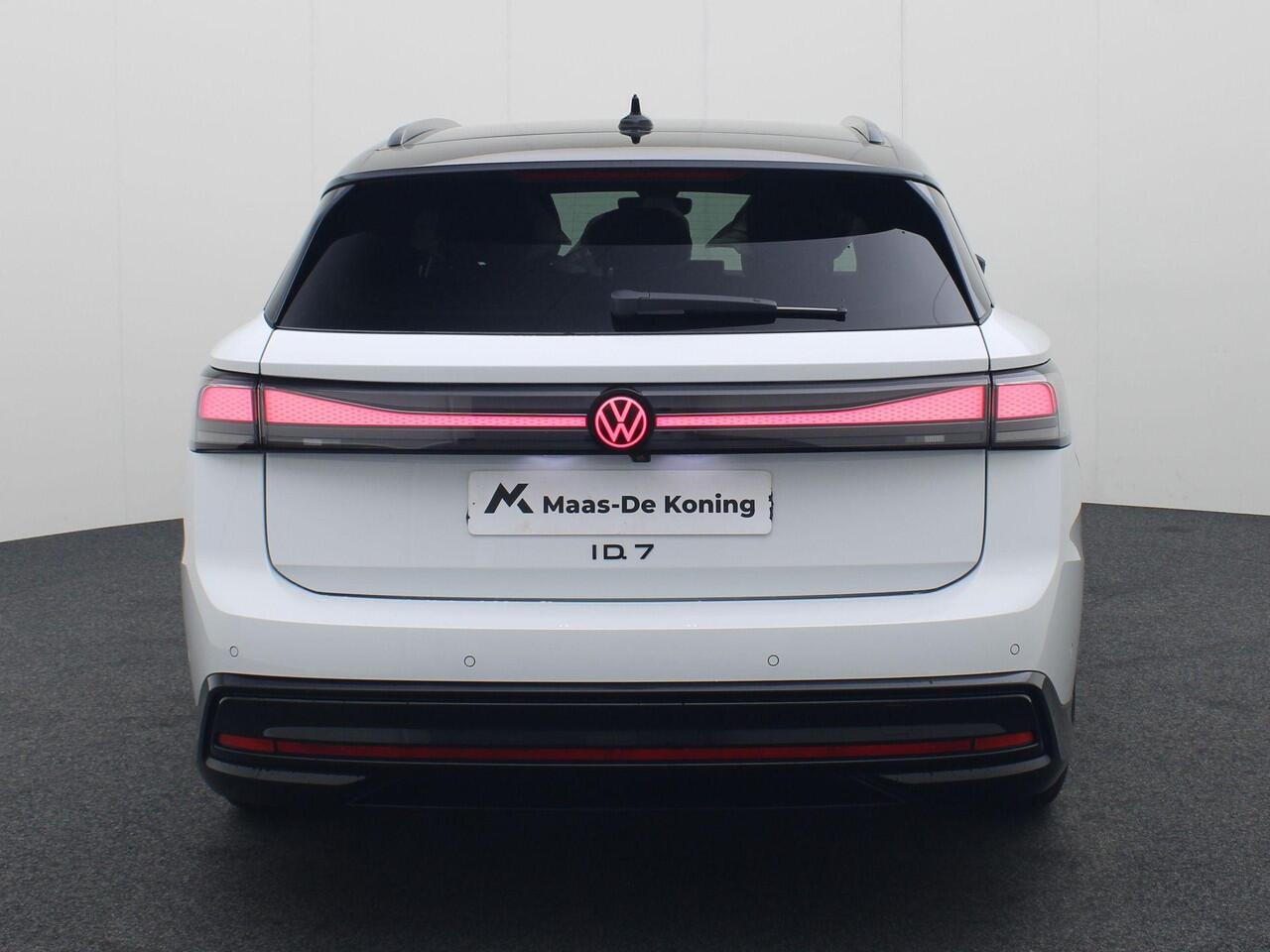 Volkswagen ID ID.7 Pro Limited Edition 77 kWh accu 286 PK · Draadloze telefoonlader · 360 camera · verwarmde voorstoelen · Trekhaak inklapbaar, met elektrische ontgrendeling ·