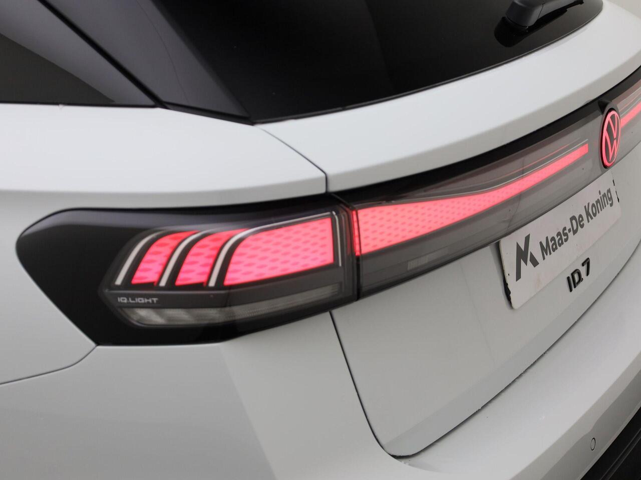 Volkswagen ID ID.7 Pro Limited Edition 77 kWh accu 286 PK · Draadloze telefoonlader · 360 camera · verwarmde voorstoelen · Trekhaak inklapbaar, met elektrische ontgrendeling ·