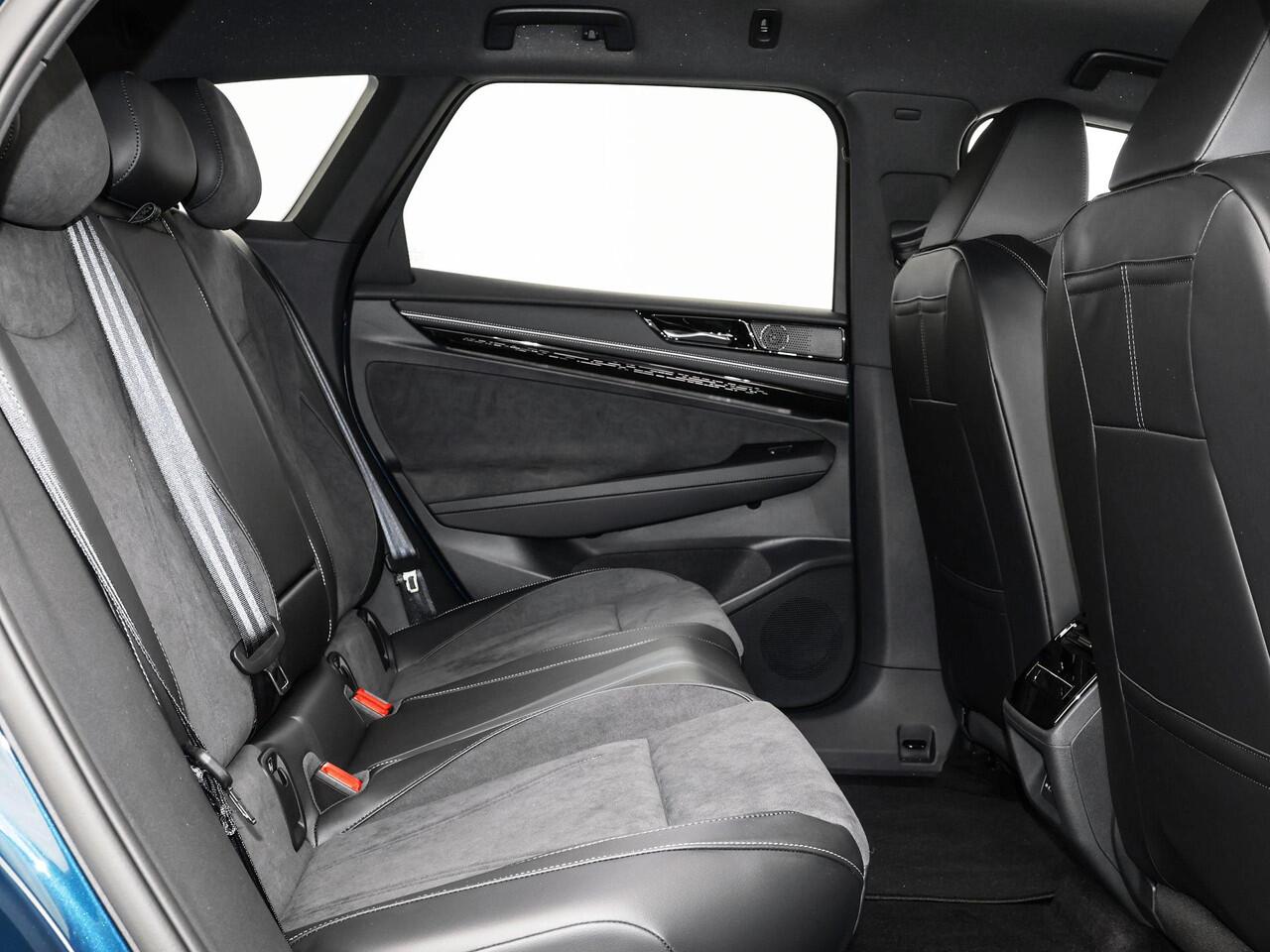 Volkswagen ID ID.7 Pro Limited Edition 77 kWh accu 286 PK · Sfeerverlichting · 360 camera · Trekhaak inklapbaar, met elektrische ontgrendeling · Voorraad OUTLET · Prijs is inclusief inruilpremie ·