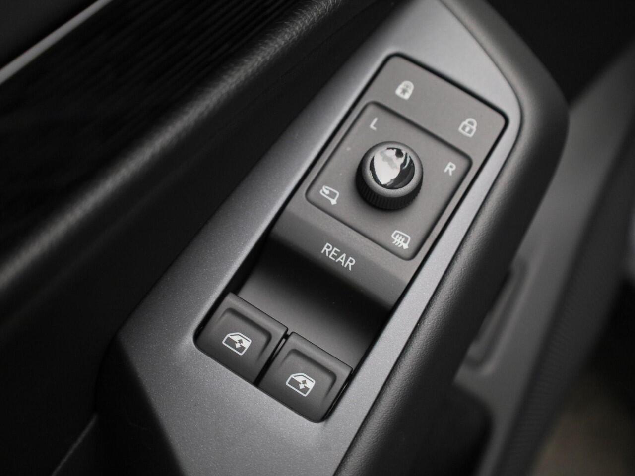 Volkswagen ID ID.7 Limited Edition 77 kWh accu 286 PK PRIVATE LEASE VANAF ¤499P/M · Achteruitrijcamera · Sfeerverlichting · Stuurwiel multifunctioneel · Voorraad OUTLET · Prijs is inclusief inruilpremie ·