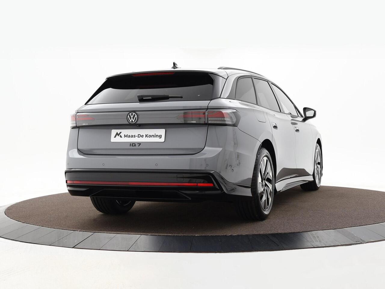 Volkswagen ID ID.7 Tourer Limited Edition 77 kWh accu 286 pk · verwarmd stuurwiel · Draadloze telefoonlader · Voorraad OUTLET · Prijs is inclusief inruilpremie ·