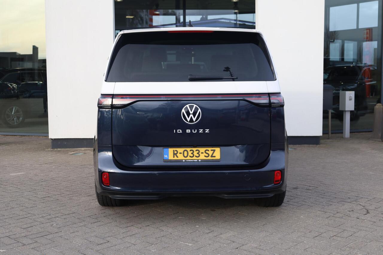 Volkswagen ID. Buzz Pro 8 Intro 77kWh 204PK / 150kW, Achteruitrijcamera (rear view), elektrisch uitklapbare trekhaak, DAB+, Lane Assist, adaptieve cruise control (acc), grootlichtassistent, 21'' LMV, draadloos telefoon opladen, geluidsimulator, verwarmbare vooruit, Apple Car