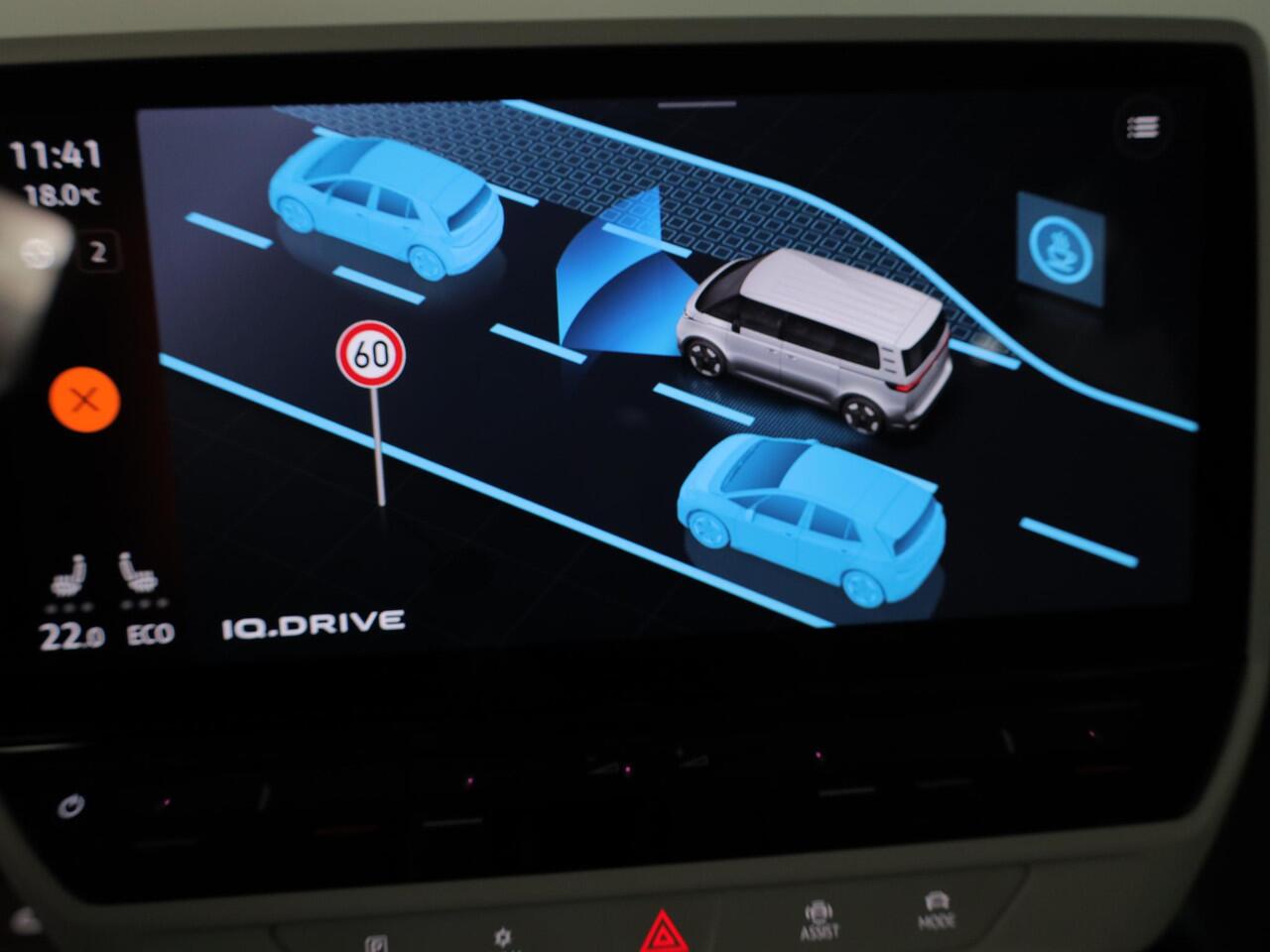 Volkswagen ID. Buzz Pro 77kWh 204PK | "Art Velours" bekleding | Elektrische trekhaak | Elektrische schuifdeuren | Matrix koplampen | Keyless entry | 360 graden camera |