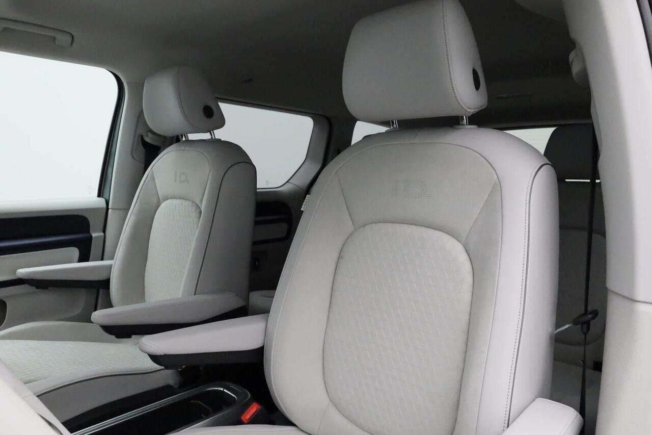 Volkswagen ID. Buzz 1st 77kWh 204 pk | IQ Light | Stuur-/stoelverwarming | Achteruitrijcamera | Navigatie | Adaptive Cruise