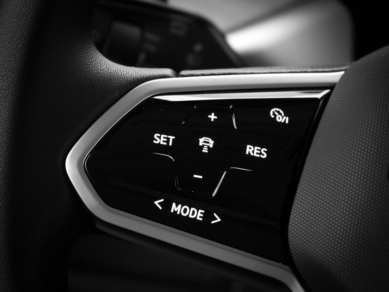 Volkswagen ID. Buzz 1st 204pk 77kWh · Camera · Elek. Schuifdeuren · Apple/Android Car Play · Elek. Achterklep · Keyless · 20'' Inch ·