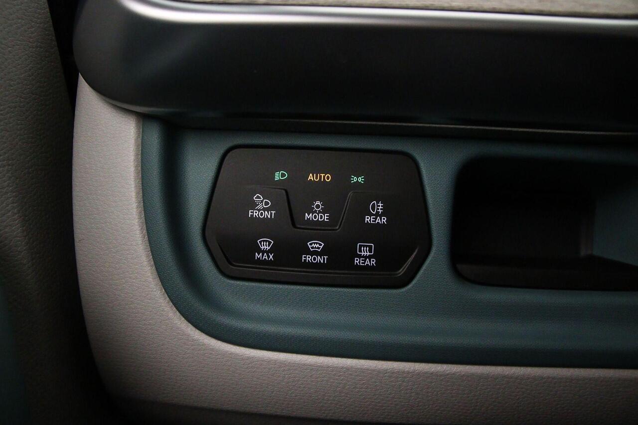 Volkswagen ID. Buzz Pro Advantage 204pk 77 kWh | Elektr. Schuifdeuren / achterklep | 20"Velgen | Stoelverwarming | Matrix LED | Keyless | Camera