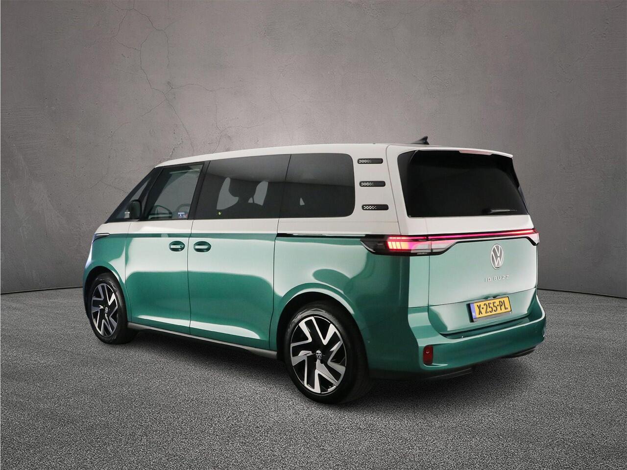 Volkswagen ID. Buzz Pro Advantage 204pk 77 kWh | Elektr. Schuifdeuren / achterklep | 20"Velgen | Stoelverwarming | Matrix LED | Keyless | Camera