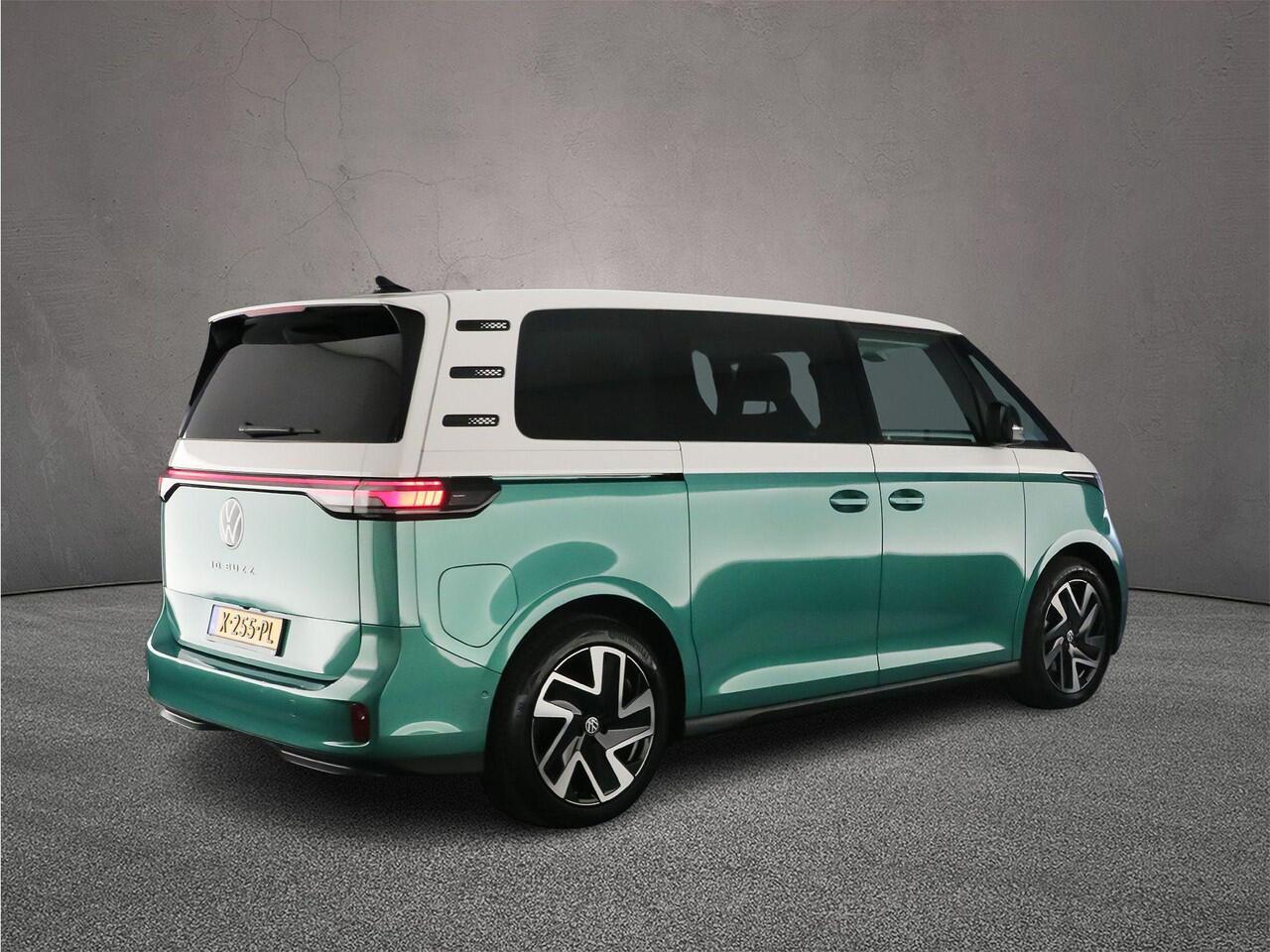 Volkswagen ID. Buzz Pro Advantage 204pk 77 kWh | Elektr. Schuifdeuren / achterklep | 20"Velgen | Stoelverwarming | Matrix LED | Keyless | Camera