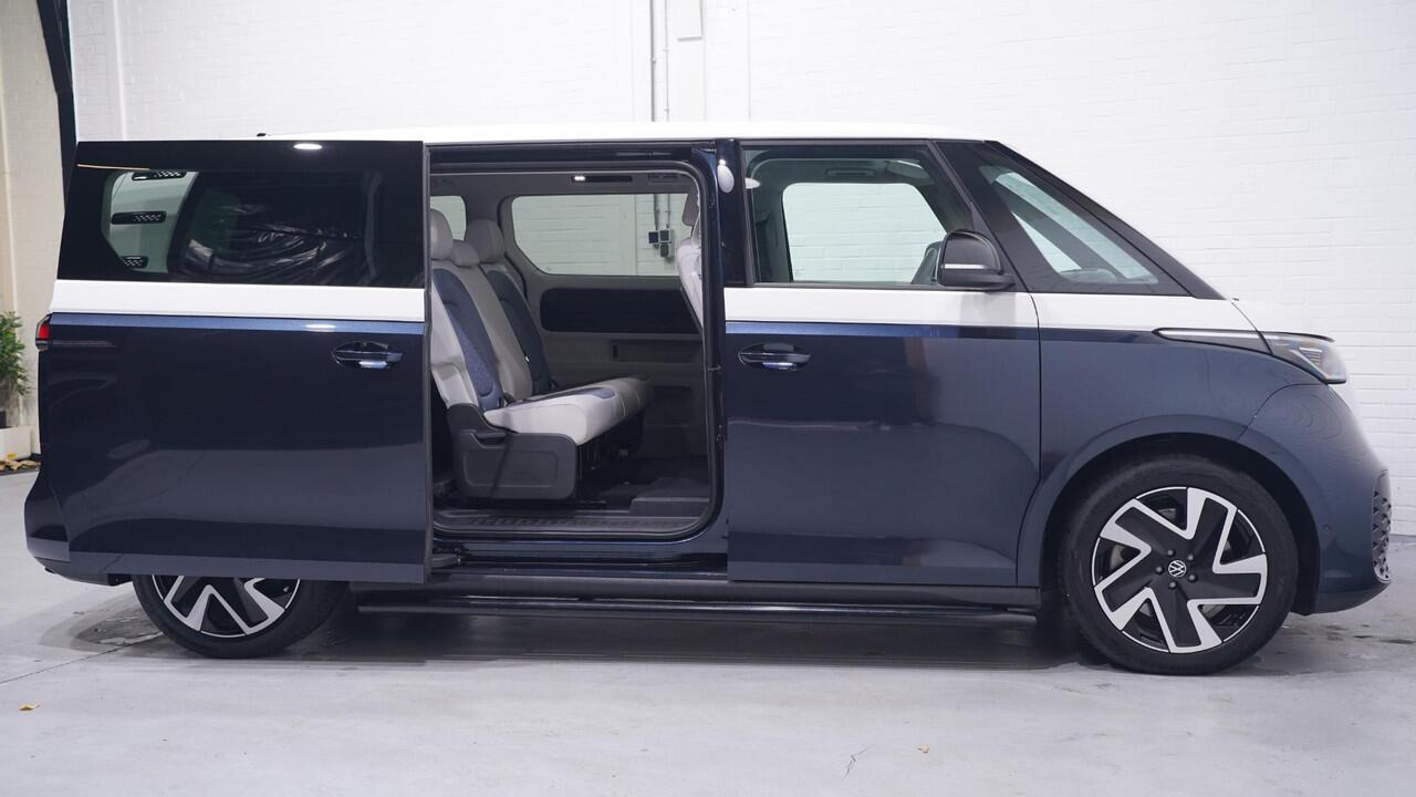 Volkswagen ID. Buzz ID Pro 86 kWh 286 pk 7-Zits Two Tone Panodak, Navi El. Achterklep / Schuifdeuren, Adapt. Cruise, Trekhaak Wegklapbaar