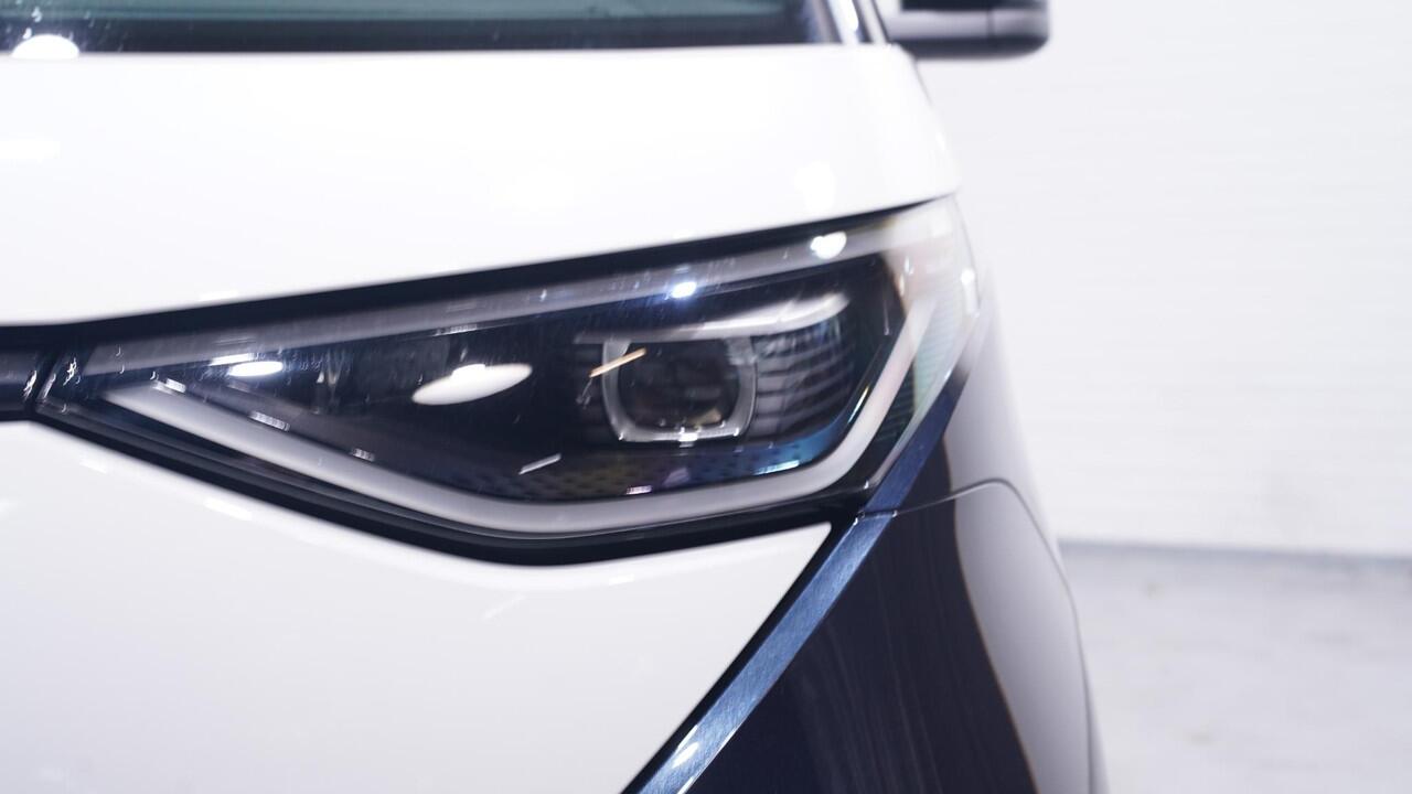 Volkswagen ID. Buzz ID Pro 86 kWh 286 pk 7-Zits Two Tone Panodak, Navi El. Achterklep / Schuifdeuren, Adapt. Cruise, Trekhaak Wegklapbaar