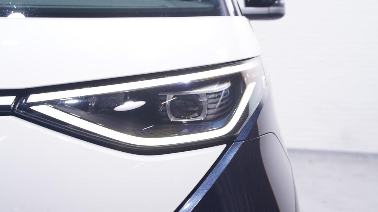 Volkswagen ID. Buzz ID Pro 86 kWh 286 pk 7-Zits Two Tone Panodak, Navi El. Achterklep / Schuifdeuren, Adapt. Cruise, Trekhaak Wegklapbaar