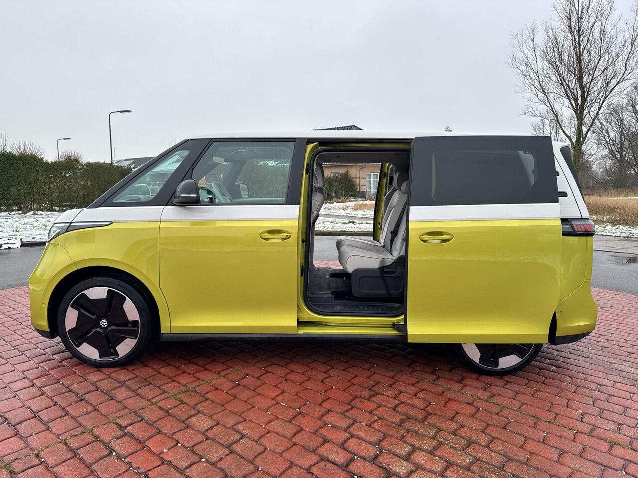 Volkswagen ID. Buzz Pro 77kWh | Trekhaak | A. Camera | ACC | Side Assist | L1 | SOH 98% |