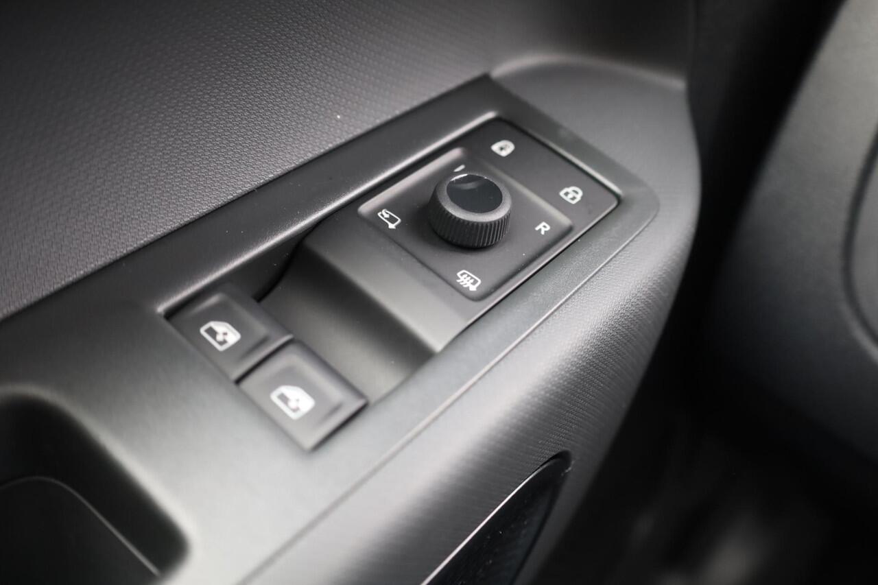 Volkswagen ID. Buzz Pro Bulli 86 kWh LWB 7p. 286PK / 210kW 7 persoons, warmtepomp, LED Matrix IQ.Light, rondomzichtcamera, Keyless Entry & Go, Apple Carplay & Android Auto, dynamische grootlichtassistent, adaptive cruise control met Stop&Go (ACC), verwarmbare voorruit, parke