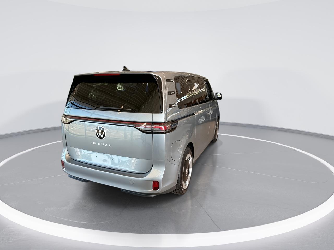 Volkswagen ID. Buzz Pro 86 kWh Lang Lang / 7 Persoons / Open en Close / Trekhaak / Multimedia Pakket / Comfort Pakket / Assistance Pakket