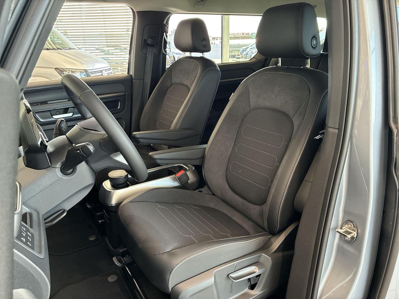 Volkswagen ID. Buzz Pro 86 kWh Lang Lang / 7 Persoons / Open en Close / Trekhaak / Multimedia Pakket / Comfort Pakket / Assistance Pakket