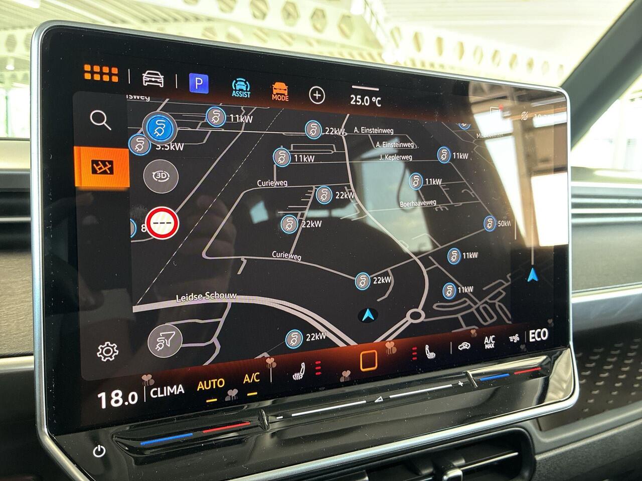 Volkswagen ID. Buzz Pro 86 kWh Lang Lang / 7 Persoons / Open en Close / Trekhaak / Multimedia Pakket / Comfort Pakket / Assistance Pakket